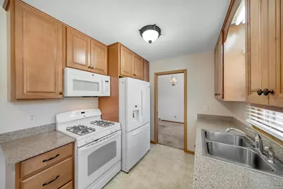 903 Parallel Street, Chaska, MN 55318 - Photo 8