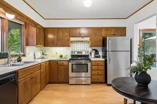 951 Redwing Ct, Chanhassen, MN 55317 - Photo 6