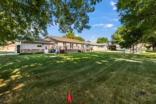 201 12th Ave NW, Pipestone, MN 56164 - Photo 8
