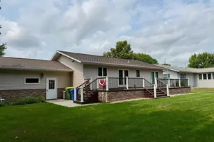 201 12th Ave NW, Pipestone, MN 56164 - Photo 1
