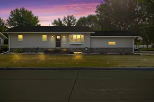201 12th Ave NW, Pipestone, MN 56164 - Photo 4