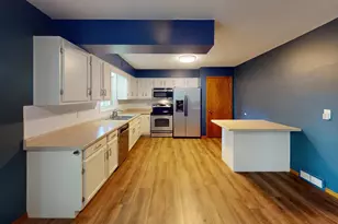 1605 Canary Dr, Albert Lea, MN 56007 - Photo 6