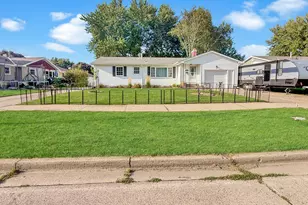 609 Washington Ave, Fairmont, MN 56031 - Photo 2