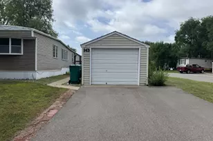 143 Judith Dr, Chaska, MN 55318 - Photo 2
