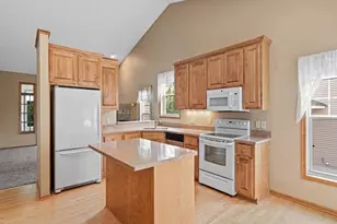198 Thompson Ave E, West Saint Paul, MN 55118 - Photo 6