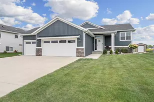 1404 20th St NE, Austin, MN 55912 - Photo 2