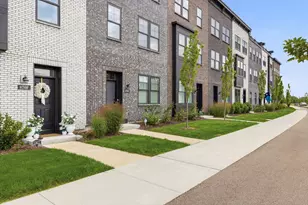 870 Mount Curve Blvd, Saint Paul, MN 55116 - Photo 1