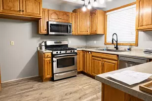 212 W Grant St, Ceylon, MN 56121 - Photo 2