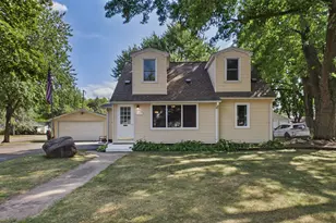 1474 Burke Ave E, Maplewood, MN 55109 - Photo 2