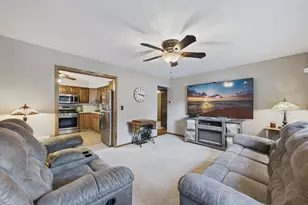 1474 Burke Ave E, Maplewood, MN 55109 - Photo 4
