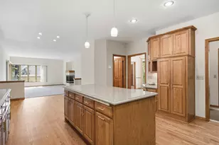 14817 Summit Oaks Dr, Burnsville, MN 55337 - Photo 10