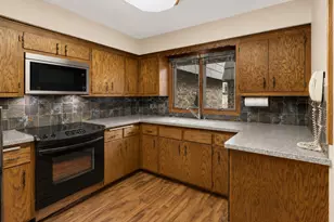 10250 Berkshire Rd, Bloomington, MN 55437 - Photo 10