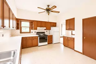 713 N Broadway St, Le Roy, MN 55951 - Photo 4