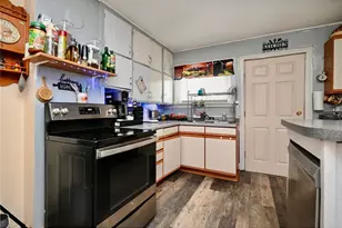 159 E King St, Winona, MN 55987 - Photo 2