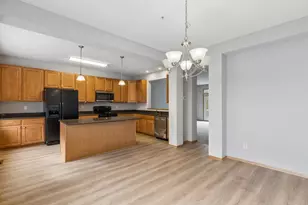 1662 Village Trail E, Maplewood, MN 55109 - Photo 2