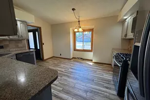 4002 Oak Knoll Dr, Eau Claire, WI 54701 - Photo 6