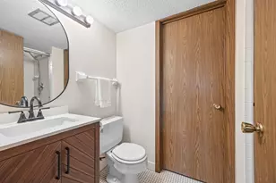2241 Country Ln, Minnetonka, MN 55305 - Photo 10