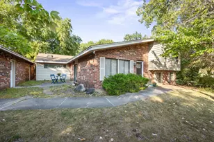 2241 Country Ln, Minnetonka, MN 55305 - Photo 2