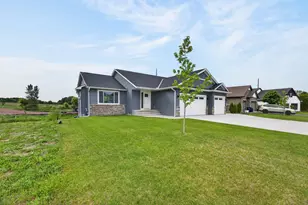 11411 Latham Ln, Chisago City, MN 55013 - Photo 2