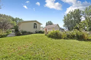 904 5th St SW, Waseca, MN 56093 - Photo 6
