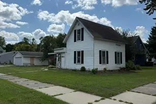 802 S Halvorson St, Redwood Falls, MN 56283 - Photo 2