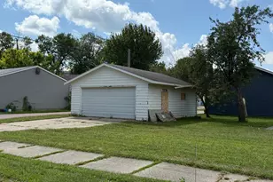 802 S Halvorson St, Redwood Falls, MN 56283 - Photo 4