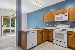 670 Kingfisher Ln, Woodbury, MN 55125 - Photo 10