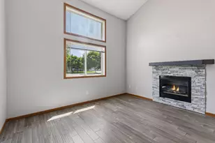 670 Kingfisher Ln, Woodbury, MN 55125 - Photo 2