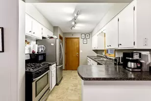 2801 Galtier St, Roseville, MN 55113 - Photo 8
