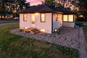 409 Clay St S, Shakopee, MN 55379 - Photo 2