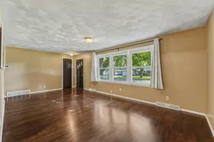 1006 Elmhill Dr, Albert Lea, MN 56007 - Photo 14