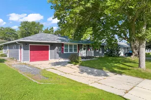 1006 Elmhill Dr, Albert Lea, MN 56007 - Photo 1