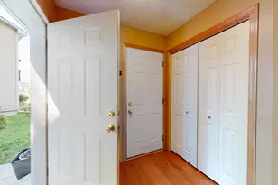 915 Kimberly Ln, Chanhassen, MN 55317 - Photo 4