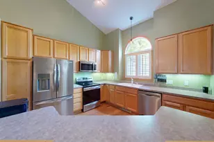 915 Kimberly Ln, Chanhassen, MN 55317 - Photo 6