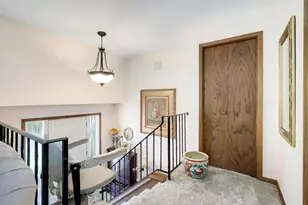 9702 Utica Rd, Bloomington, MN 55437 - Photo 8