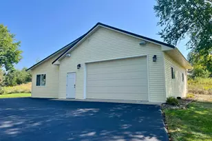 834 Prairie Meadows Dr, Hudson, WI 54016 - Photo 2