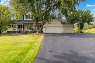 834 Prairie Meadows Dr, Hudson, WI 54016 - Photo 2
