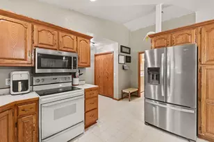 610 W Maple St, Edgerton, MN 56128 - Photo 10