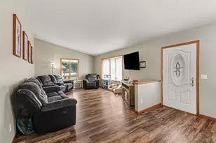 610 W Maple St, Edgerton, MN 56128 - Photo 2