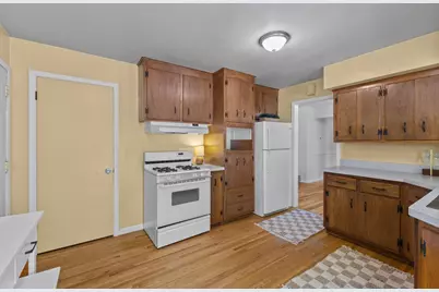 8106 Vincent Avenue S, Bloomington, MN 55431 - Photo 10