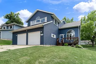 1065 Barney St, Owatonna, MN 55060 - Photo 2