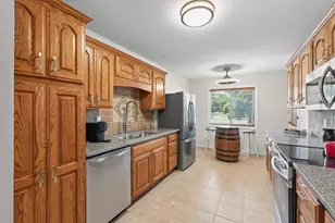 6976 Langford Ct, Edina, MN 55436 - Photo 6