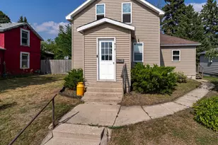 512 6th Street W, Crookston, MN 56716 - Photo 1
