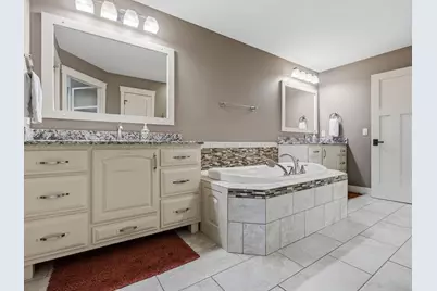 4766 S Oakwood Hills Parkway, Eau Claire, WI 54701 - Photo 18