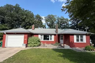 1331 Frank Hall Dr, Albert Lea, MN 56007 - Photo 2