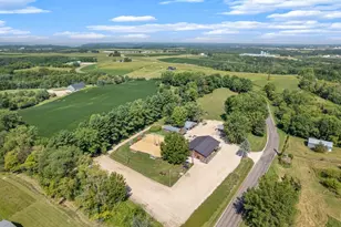 S3165 Co Rd M, Fountain City, WI 54629 - Photo 2