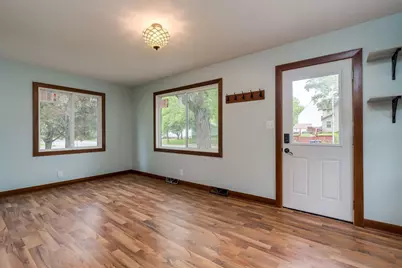 303 Broadway, Hanska, MN 56041 - Photo 4
