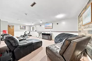 2201 Kessler Ln, Chaska, MN 55318 - Photo 18