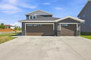 1102 Lilac Ln, Moorhead, MN 56560 - Photo 32