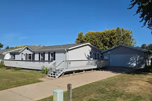 320 6th Ave NE, Plainview, MN 55964 - Photo 2